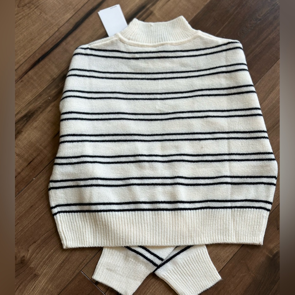 ***NEW NEVER WORN SWEATER*** - Picture 2 of 3